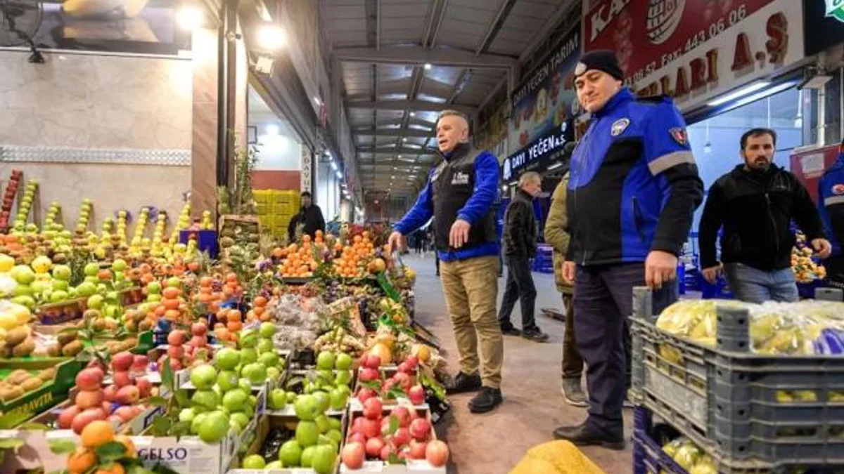 İzmir’in Hallerinde 2025 yılı rekoru: Su ürünleri ve sebze-meyve ticareti zirvede