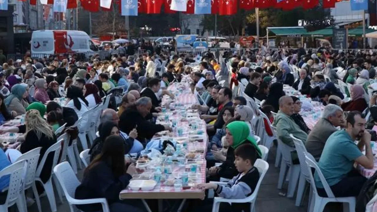 Kocaeli Büyükşehir’in iftar sofrası her gün 3 bin kişiyi ağırlıyor