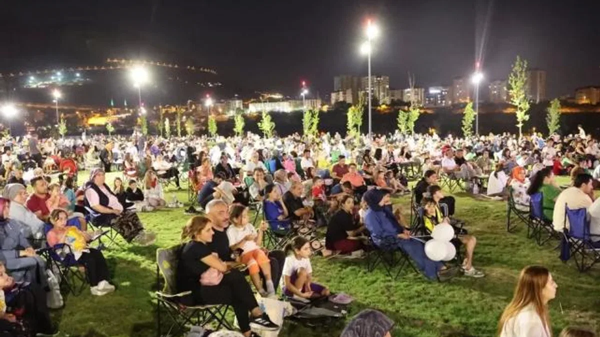 Kayseri Talas Millet Bahçesi’nde yazlık sinema keyfi