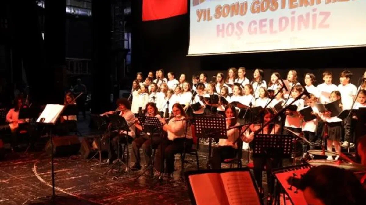 İzmit Sanat Akademisi’nden muhteşem yıl sonu konseri