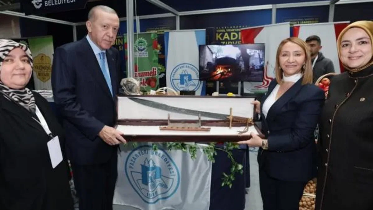 Cumhurbaşkanı Erdoğan’a Başkan Tekin’den özel hediye