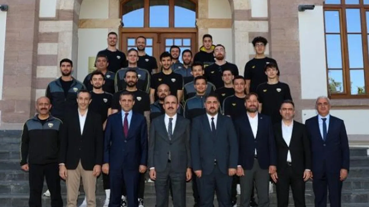 Konya’da yükselen takımdan Başkan Altay’a ziyaret