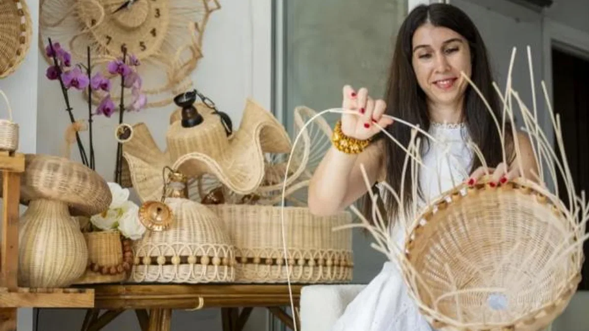 Rattan dokumayla hayatını değiştirdi