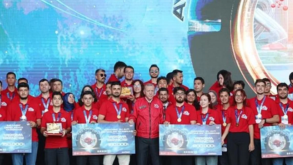 Teknolojinin şampiyonları ödüllerini Cumhurbaşkanı Erdoğan’ın elinden aldı