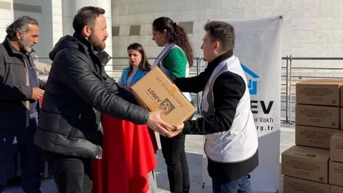 LÖSEV mutluluğu paylaştı… Paketler ailelere ulaştırılıyor
