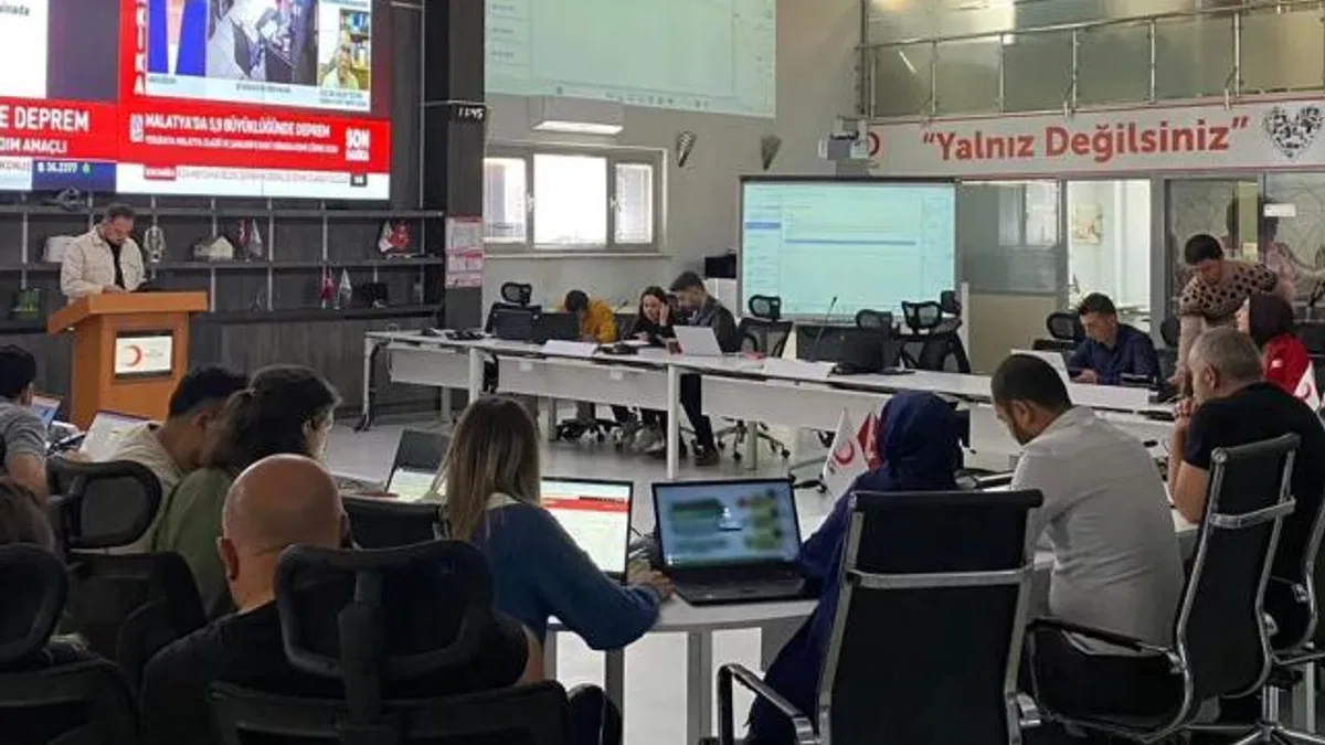 Depremde 3 binada kısmi çökme yaşandı… Malatya’da eğitime 1 günlük ara