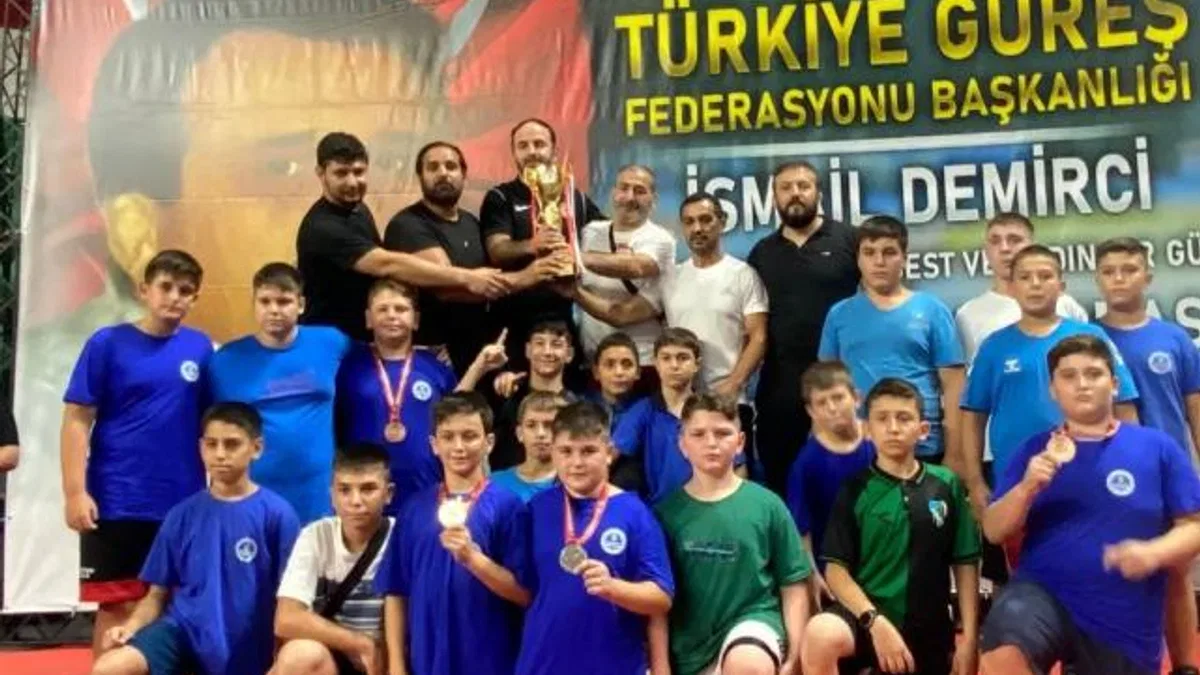 Kağıtspor’dan şampiyonluklarla dolu bir yıl