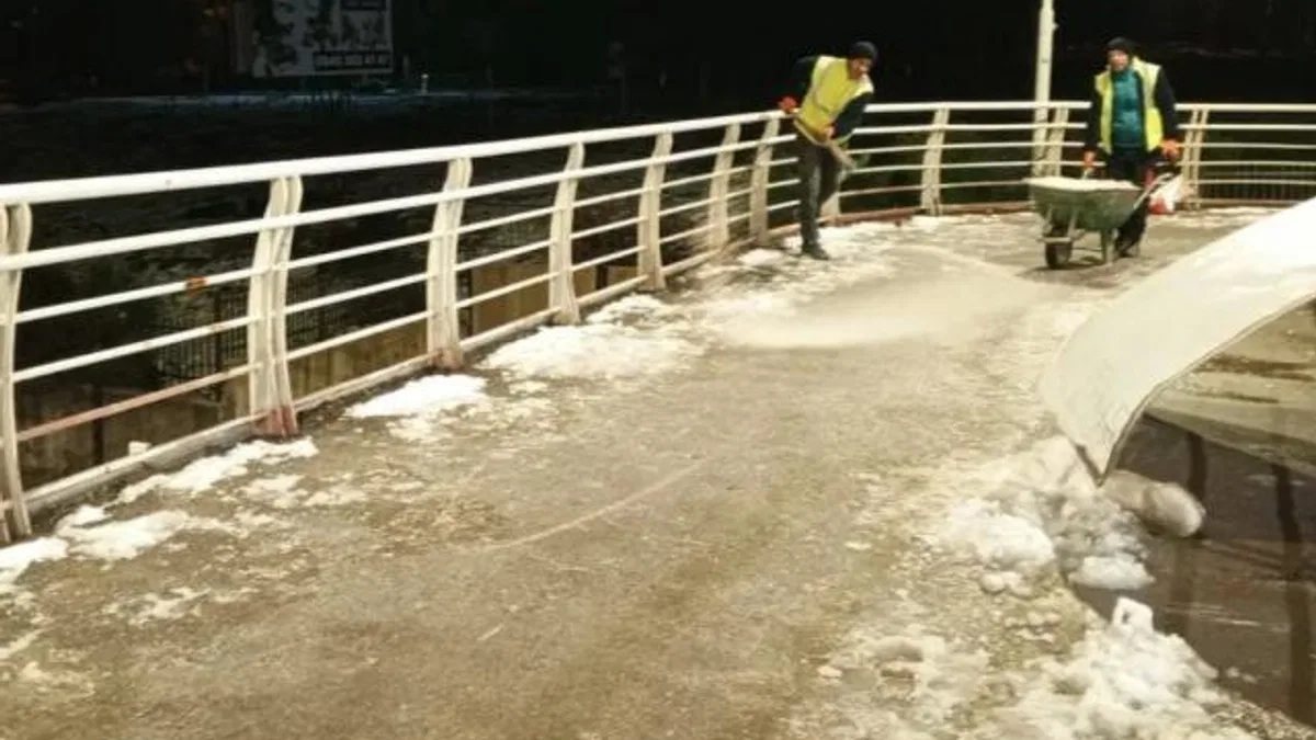 Kocaeli’nde üst geçitlere buzlanma müdahalesi