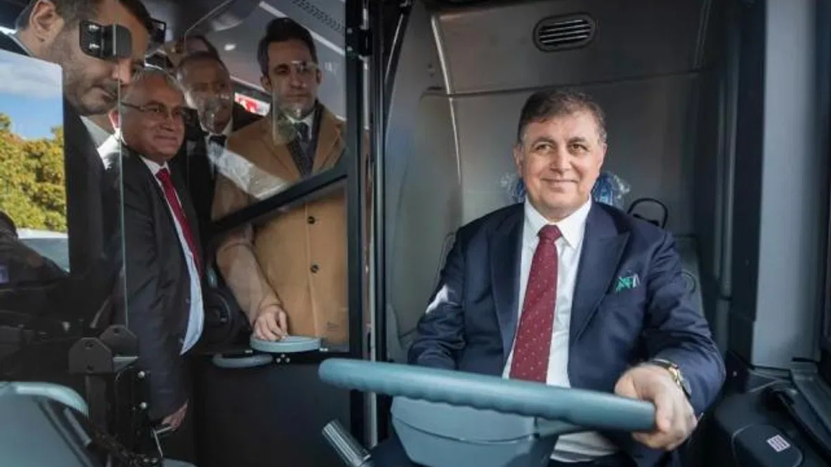Başkan Tugay, 80 milyon Euro’luk kredi için ilk imzayı attı