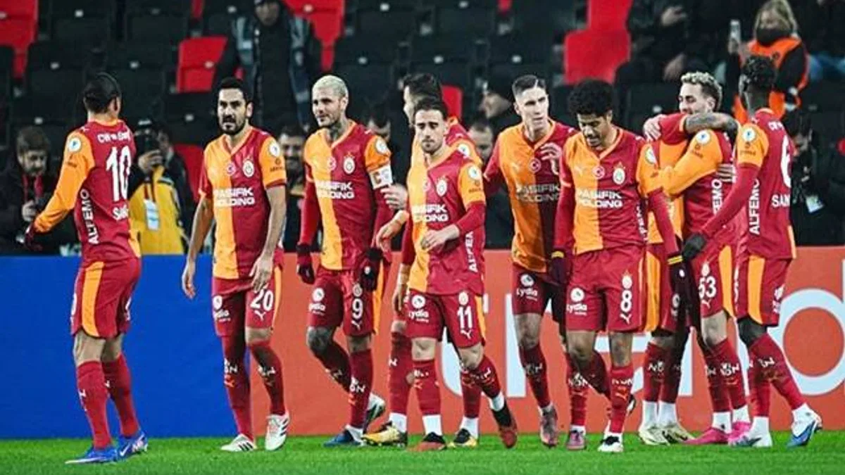 Galatasaray 4 -1 Trabzonspor (Maç Sonucu) Turkcell Süper Kupa’da ilk finalist Galatasaray!