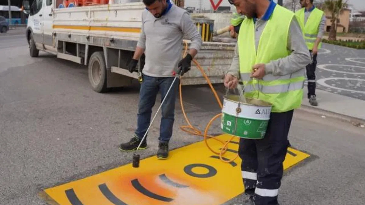 Kocaeli’de yol ve yaya çizgileri yenileniyor