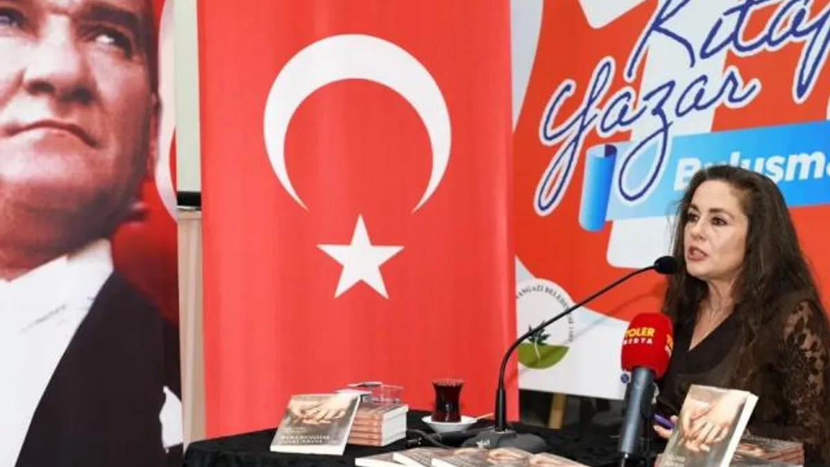 Bursa Osmangazi’de Nilüfer Açıkalın edebiyatseverlerle buluştu