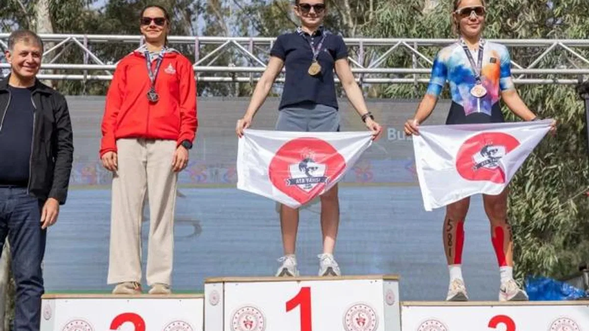 İzmir Duatlonu Türkiye Kupası nefes kesti