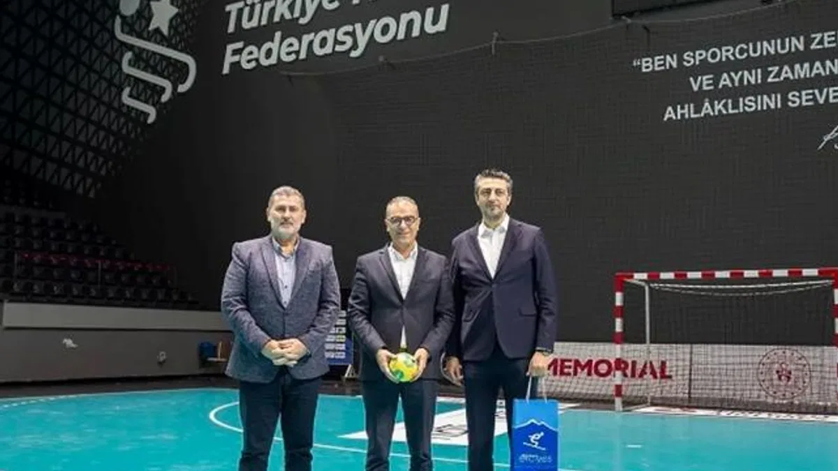 Kayseri Erciyes’te kar hentbolu heyecanı