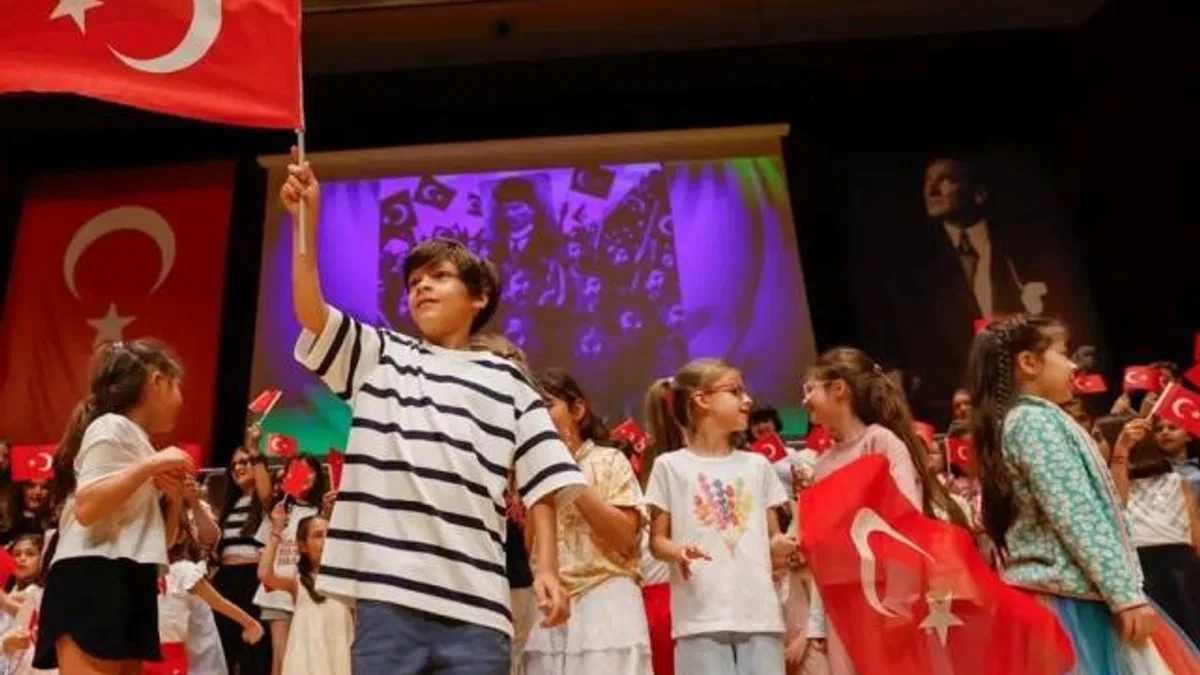 İzmir’de çocuk şarkıları yükseldi