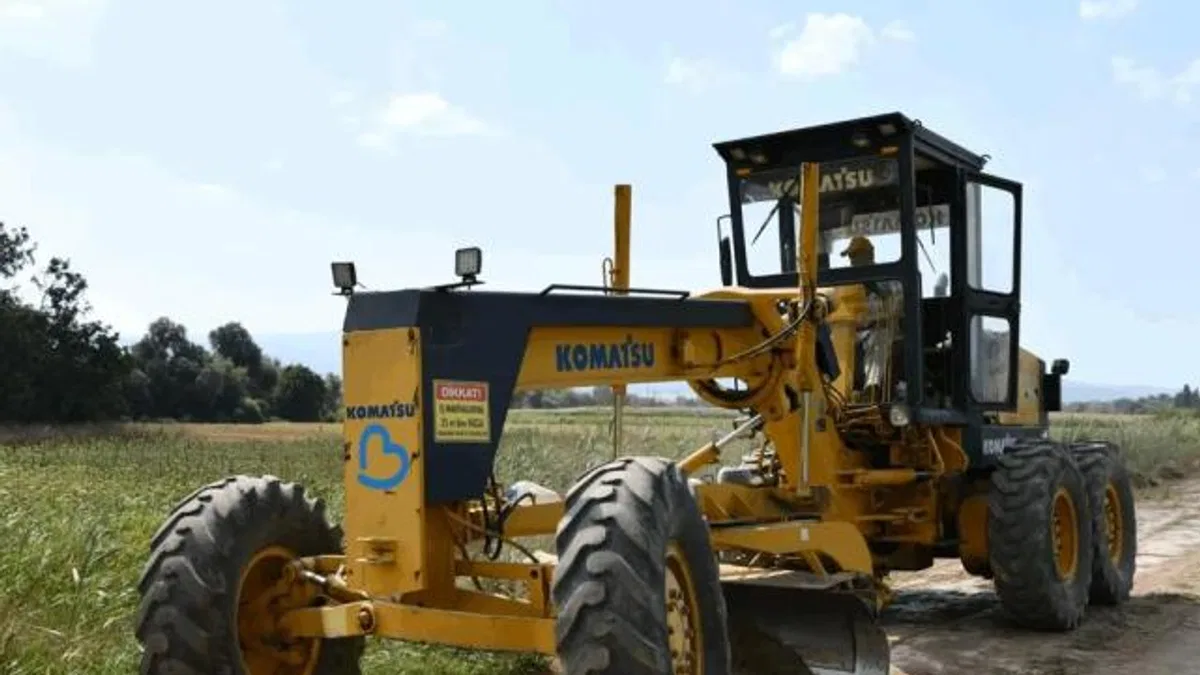 Balıkesir’de tarla ve zeytinlik yollarına büyük dokunuş