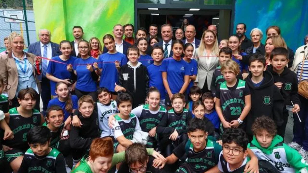 İstanbul Bakırköy Belediyesi Spor Kompleksi yenilenen yüzüyle hizmete açıldı