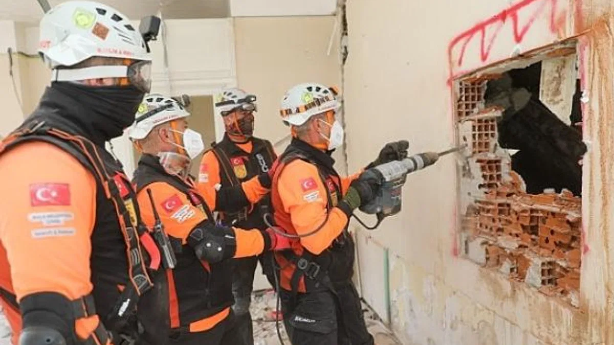 İzmir depreminin yıl dönümünde Buca Belediyesi’ne teşekkür belgesi