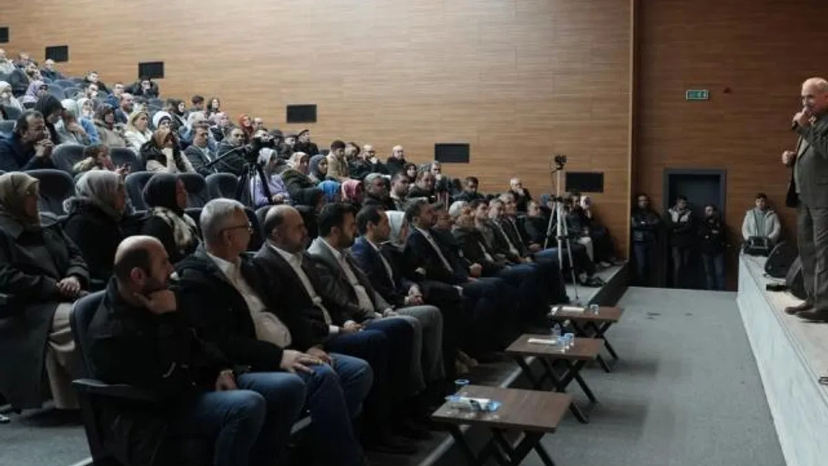 Konya’da şehir konferansları sürüyor
