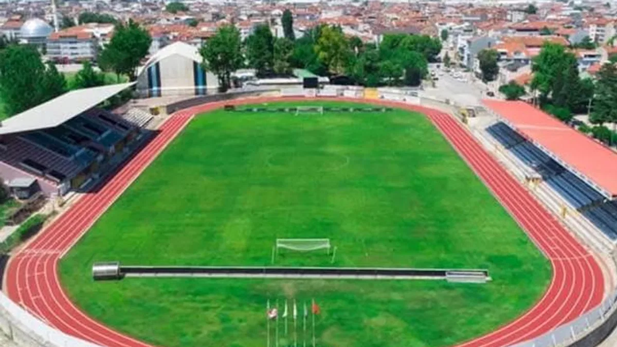 Bursa İnegöl İlçe Stadyumu zemini bakıma alındı