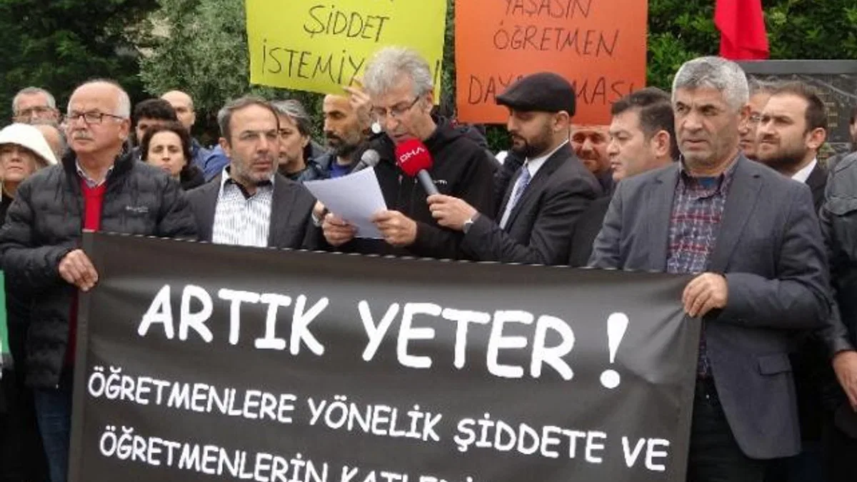Öğretmenler Şile ve Ağva meydanında ‘şiddete hayır’ dedi
