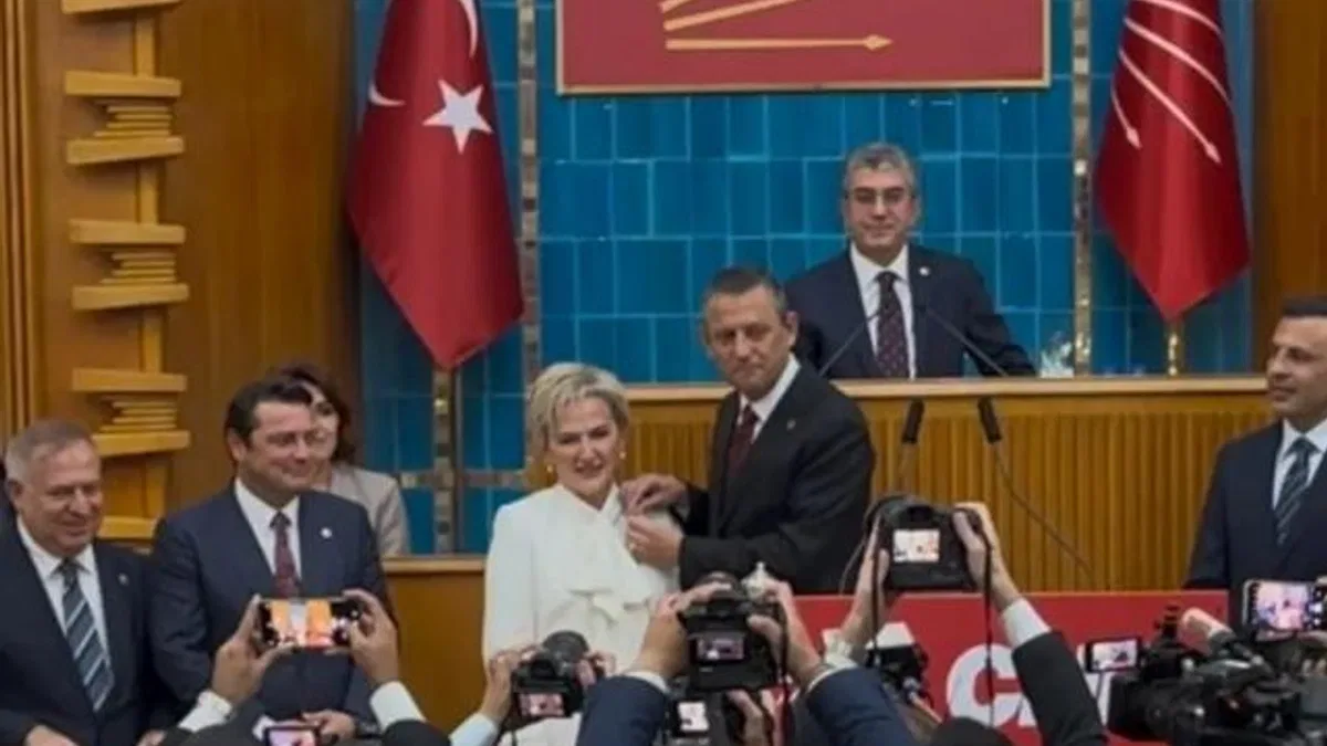 İYİ Parti’den istifa eden Milletvekili Özdemir CHP’ye katıldı