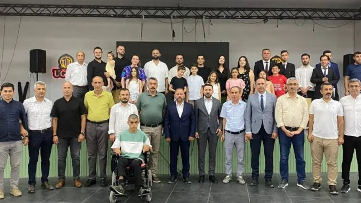 Karacaoğlan’ın torunlarından muhteşem eser… Düziçi’nin güzellikleri dünyaya tanıtılıyor