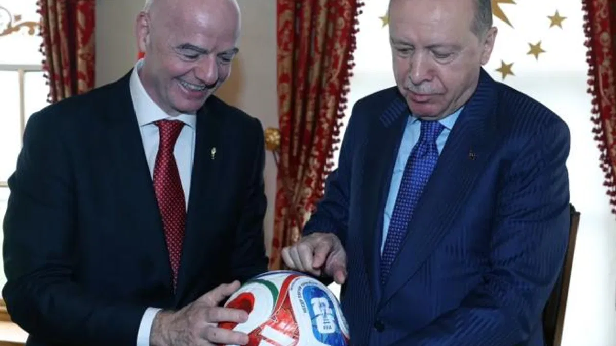 Cumhurbaşkanı Erdoğan, FIFA Başkanı’nı Dolmabahçe’de kabul etti