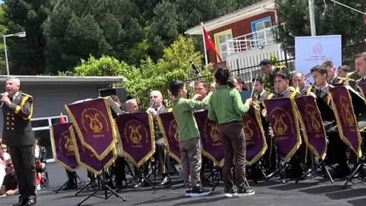‘Enstrümansız Okul Kalmasın’ Projesi’nde unutulmaz performans