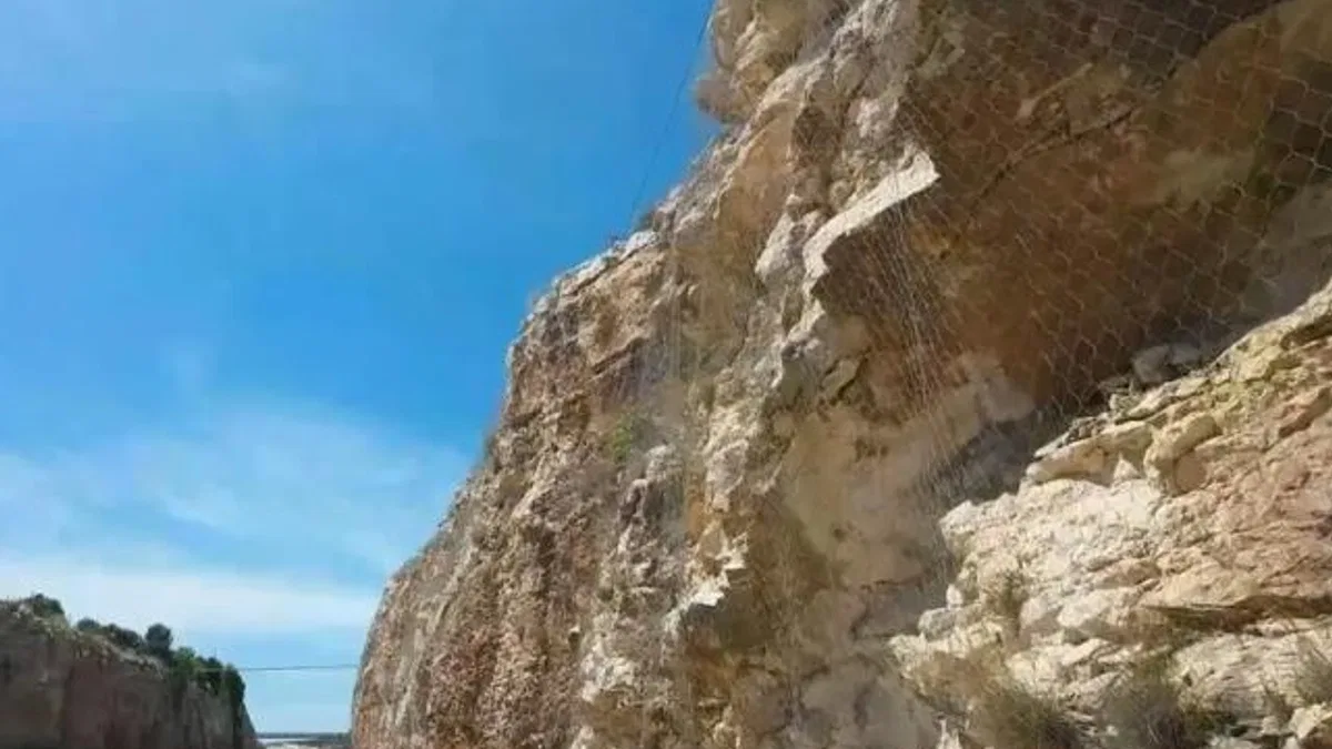 Karayolları’ndan sarp yamaçlara çelik zırh