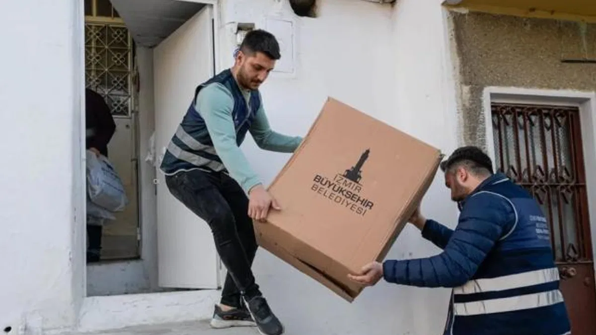 İzmir Büyükşehir’in kış destek paketleri ulaştırılıyor