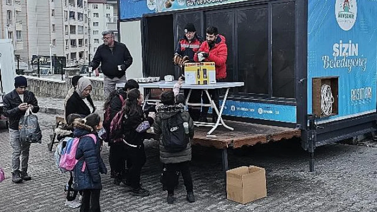 Nevşehir Belediyesi’nin Poğaça ve Süt İkramı Sürüyor