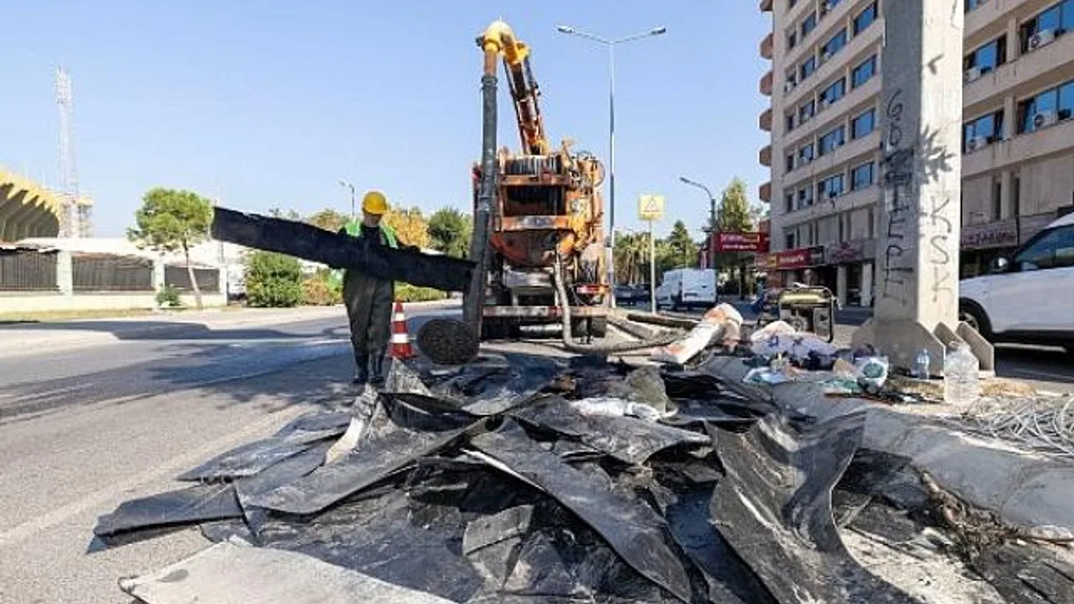 Büyük Kanal’da temizlik harekâtı