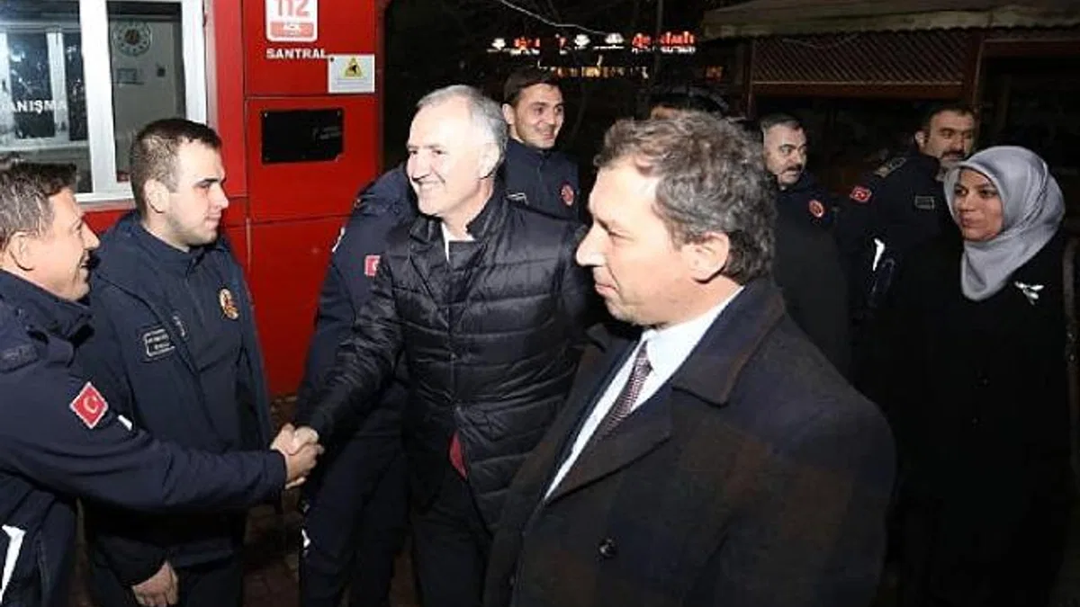 İnegöl Protokolünden Yılbaşı Gecesi Görev Yapanlara Ziyaret