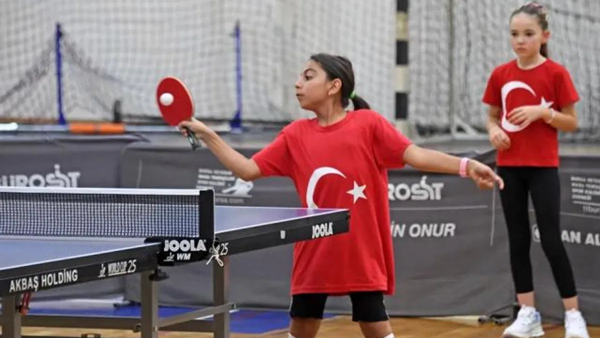 Minik raketler Bursa Osmangazi’de kıyasıya mücadele etti