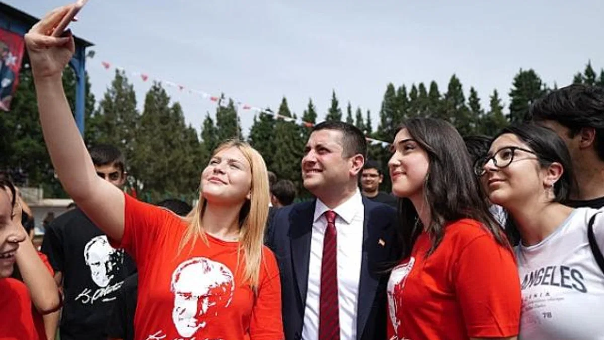 Torbalı Belediyesi’nden öğrencilere hem eğitim hem de ulaşım desteği