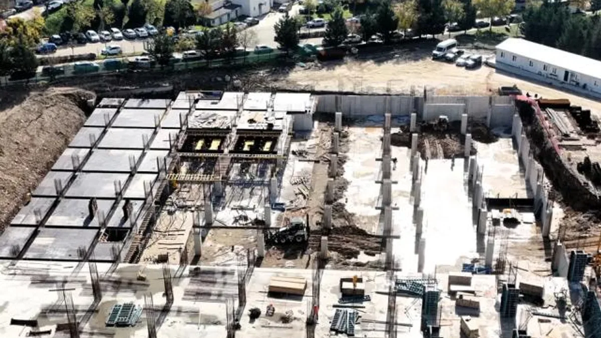 Kocaeli Umuttepe Kampüsü’nde camii ve otopark inşaatı yükseliyor