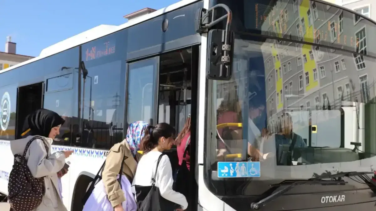 Muğla’da öğrencilerin toplu taşıma çilesi yapılan yeni güzergâh düzenlemesiyle sona erdi