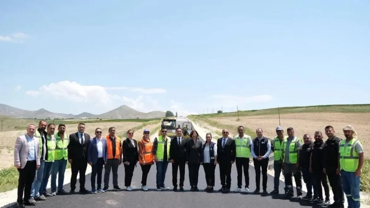 Eskişehir’de Sivrihisar-Çeltik yolunda asfalt çalışması