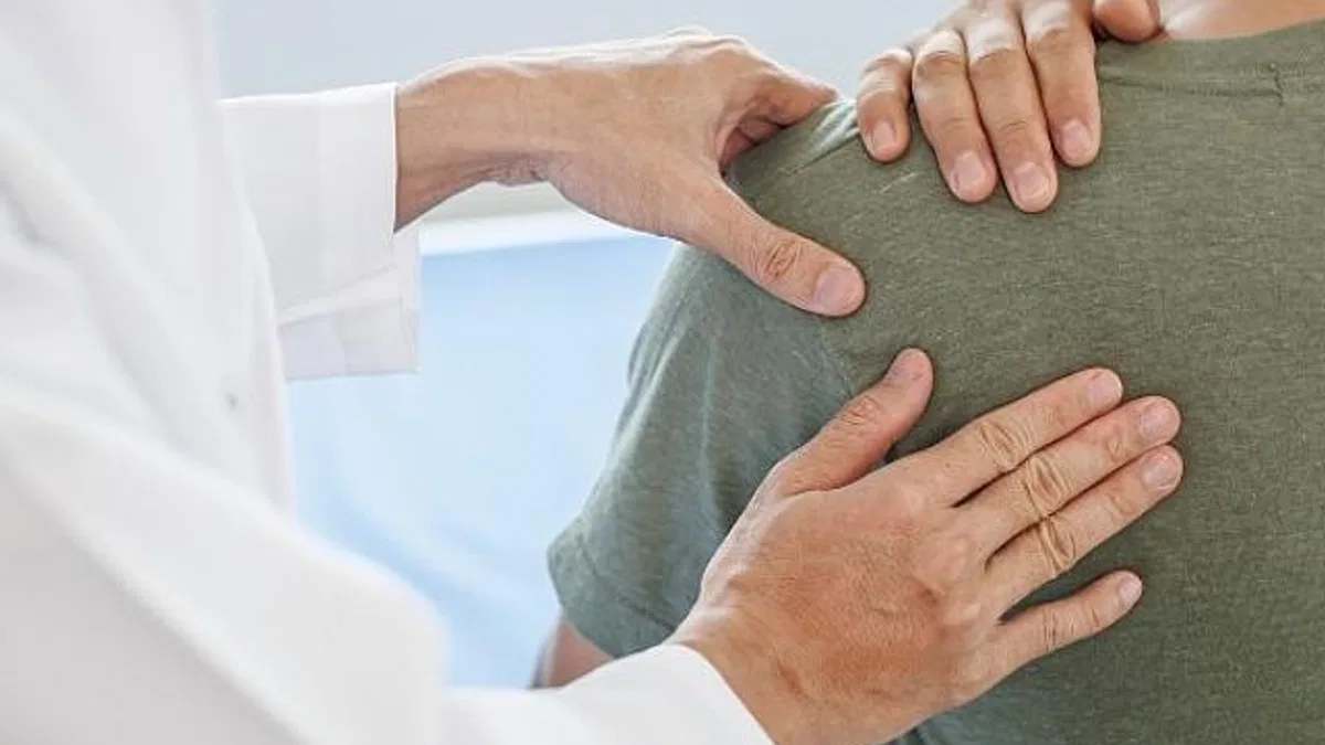 Dikkat! Omuz Ağrısı Parkinson Belirtilerinden Biri Olabilir