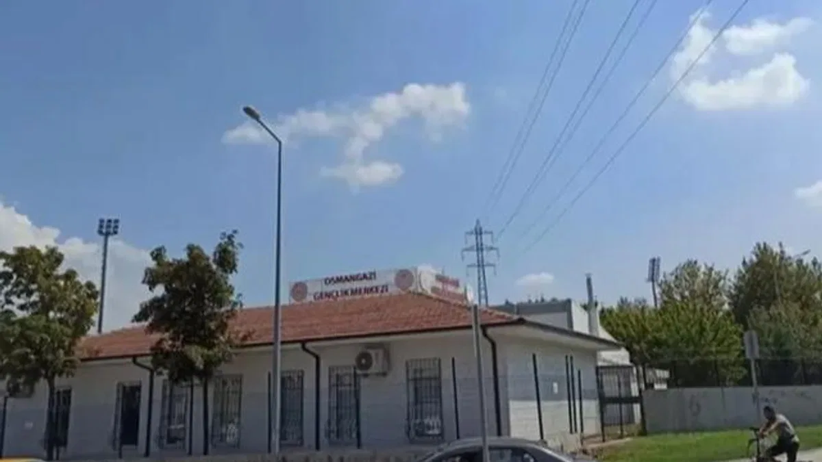 Osmangazi Gençlik Merkezi’nde peyzaj eksiklikleri dikkat çekiyor