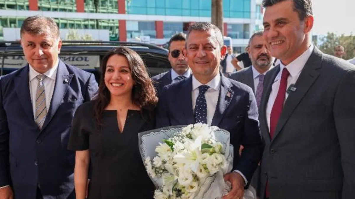 Özgür Özel’den Cemil Tugay’a övgü