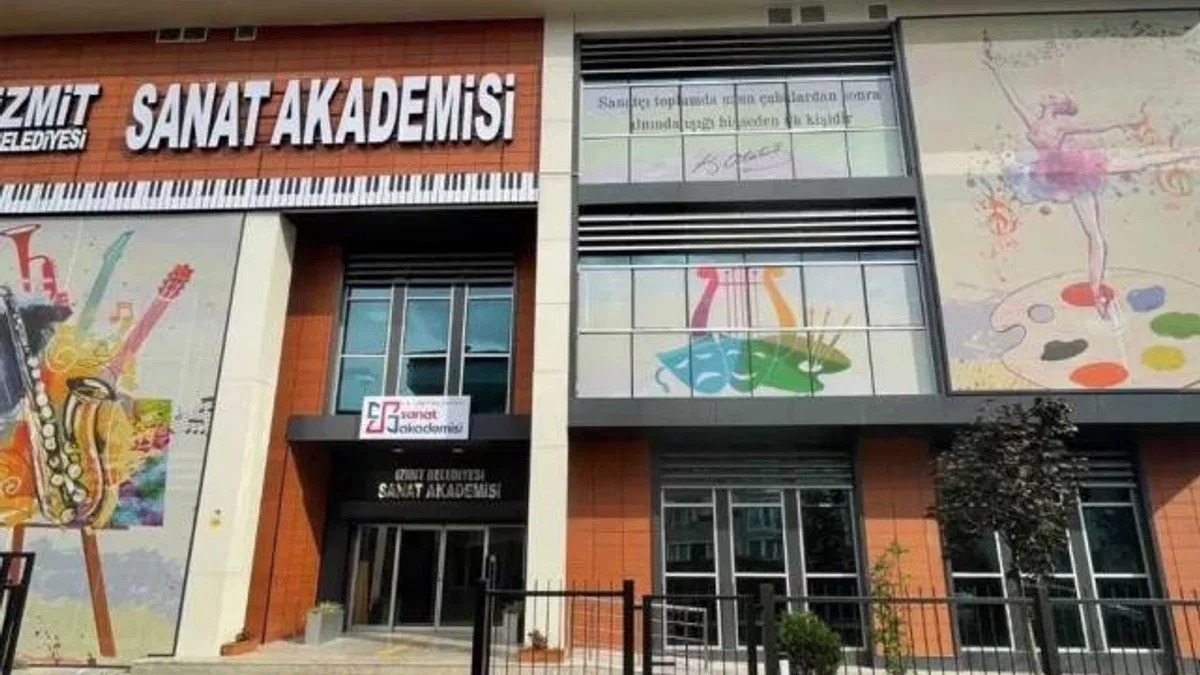 İzmit Belediyesi Sanat Akademisi’nde tiyatro heyecanı başlıyor