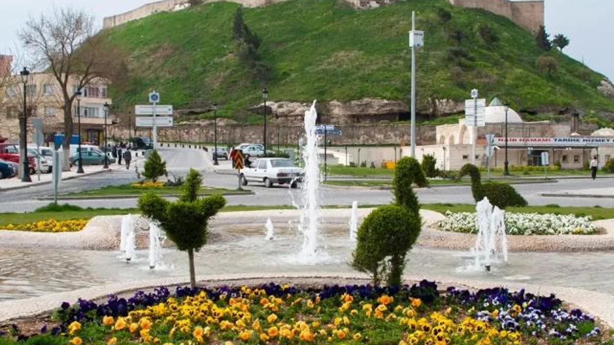 Gaziantep’te tarihi bölgede otopark sorununa pratik çözüm!