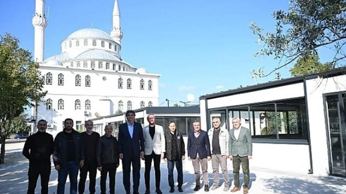 Kartepe Belediye Başkanı Av.M.Mustafa Kocaman, yapımı hızla devam eden Köseköy Meydan Projesi’nde incelemelerde bulundu.