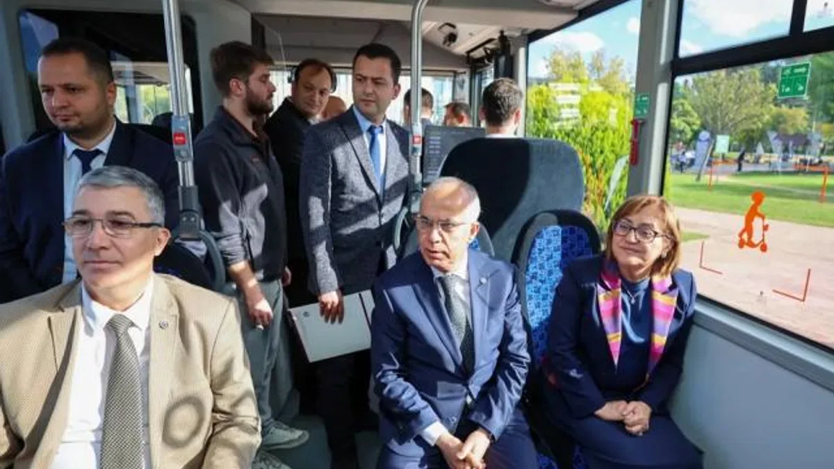 Türkiye’nin ilk 18 metrelik elektrikli otobüsü Gaziantep’te tanıtıldı