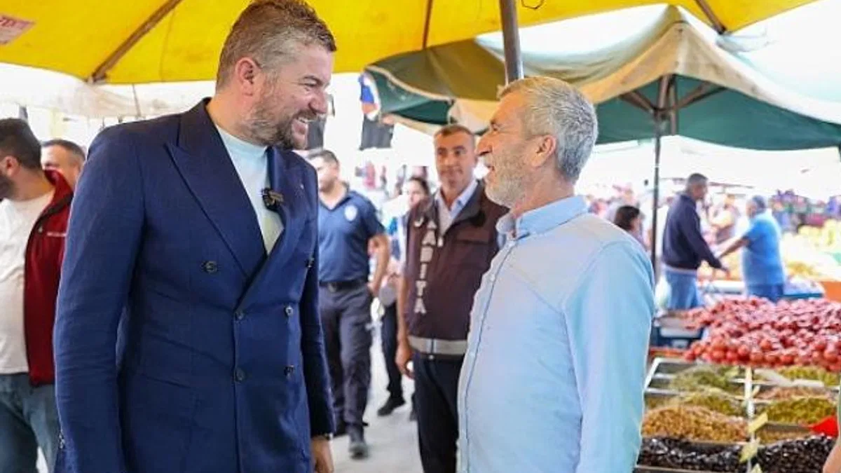 Buca Belediye Başkanı Görkem Duman, pazarcılarla kahvaltıda buluştu