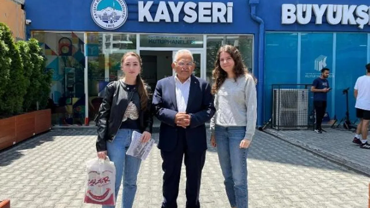 Başkan Büyükkılıç, Mevlana Kütüphanesi’nde gençlerle buluştu