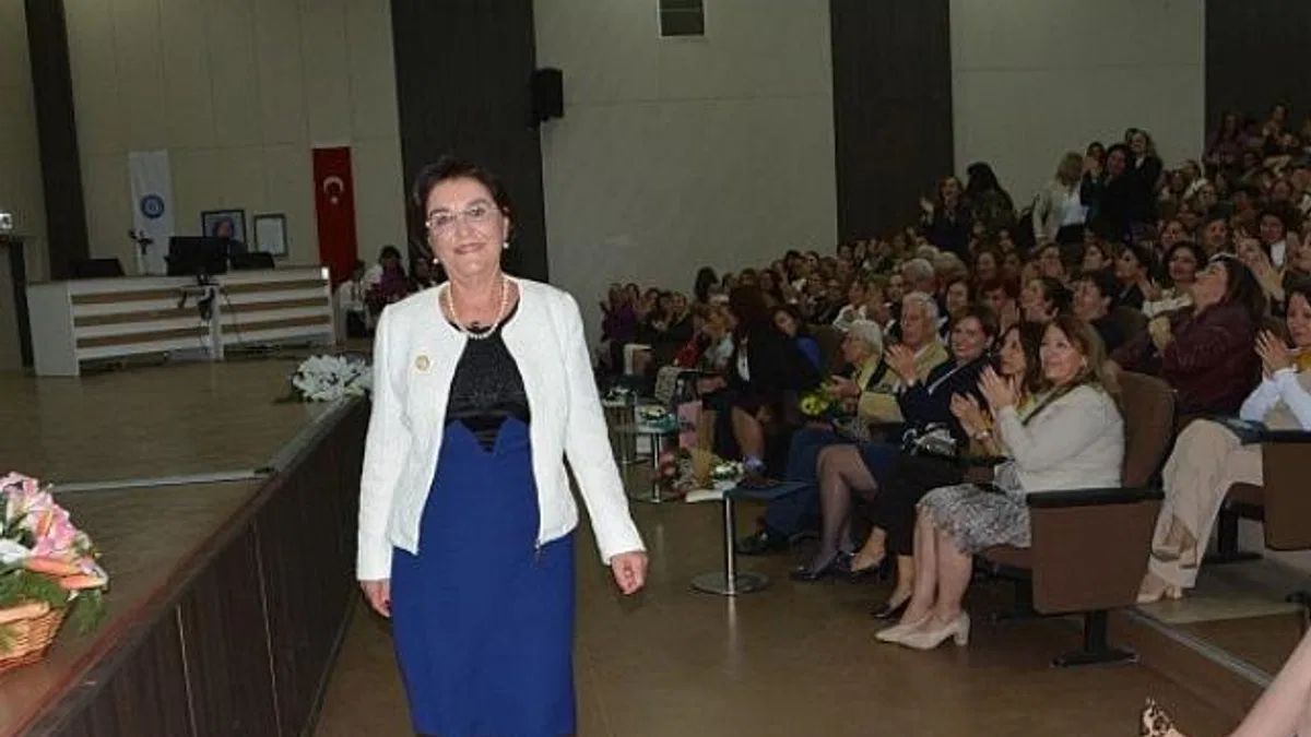 EÜ Hemşirelik Fakültesinde Prof. Dr. Ayfer Karadakovan emekliliğe uğurlandı