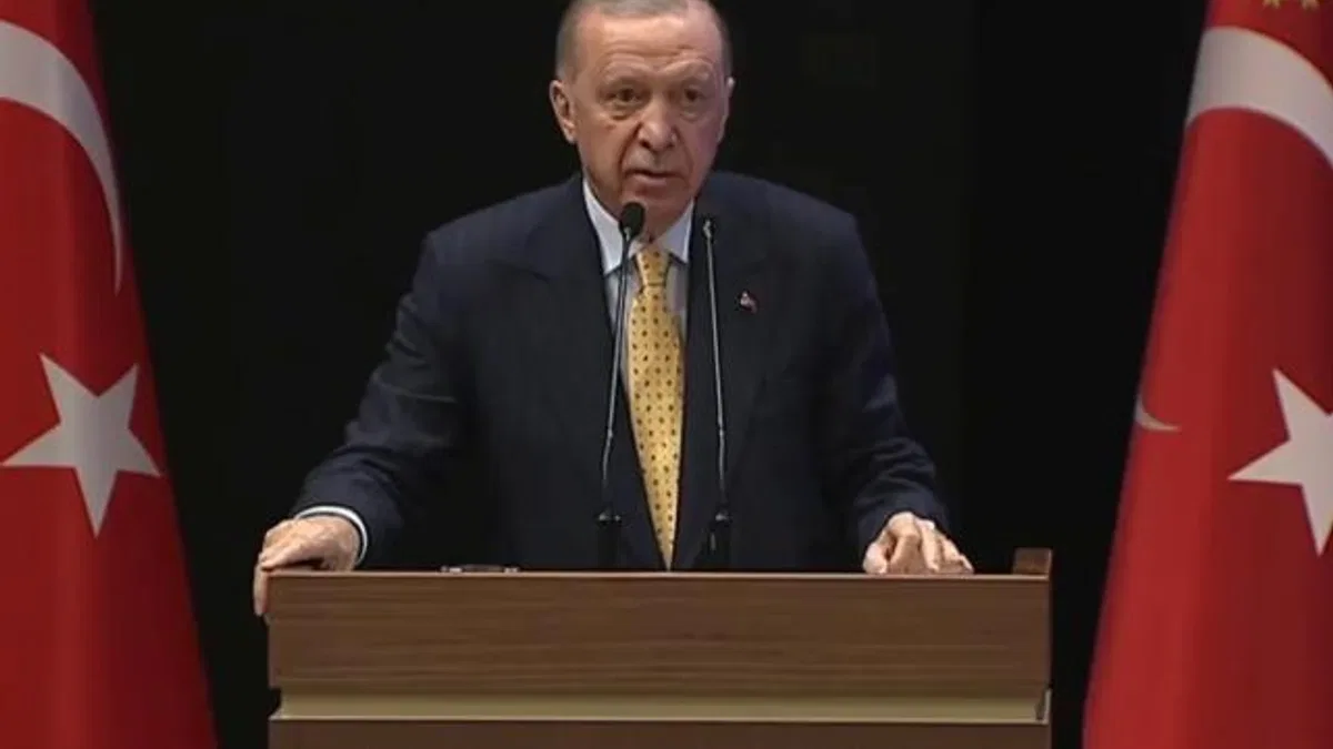Cumhurbaşkanı Erdoğan’dan Özgür Özel’e sert sözler! Ayağını denk al!
